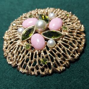 Sarah Coventry Vintage Large round brooch green pink white goldtone 2 1/2"